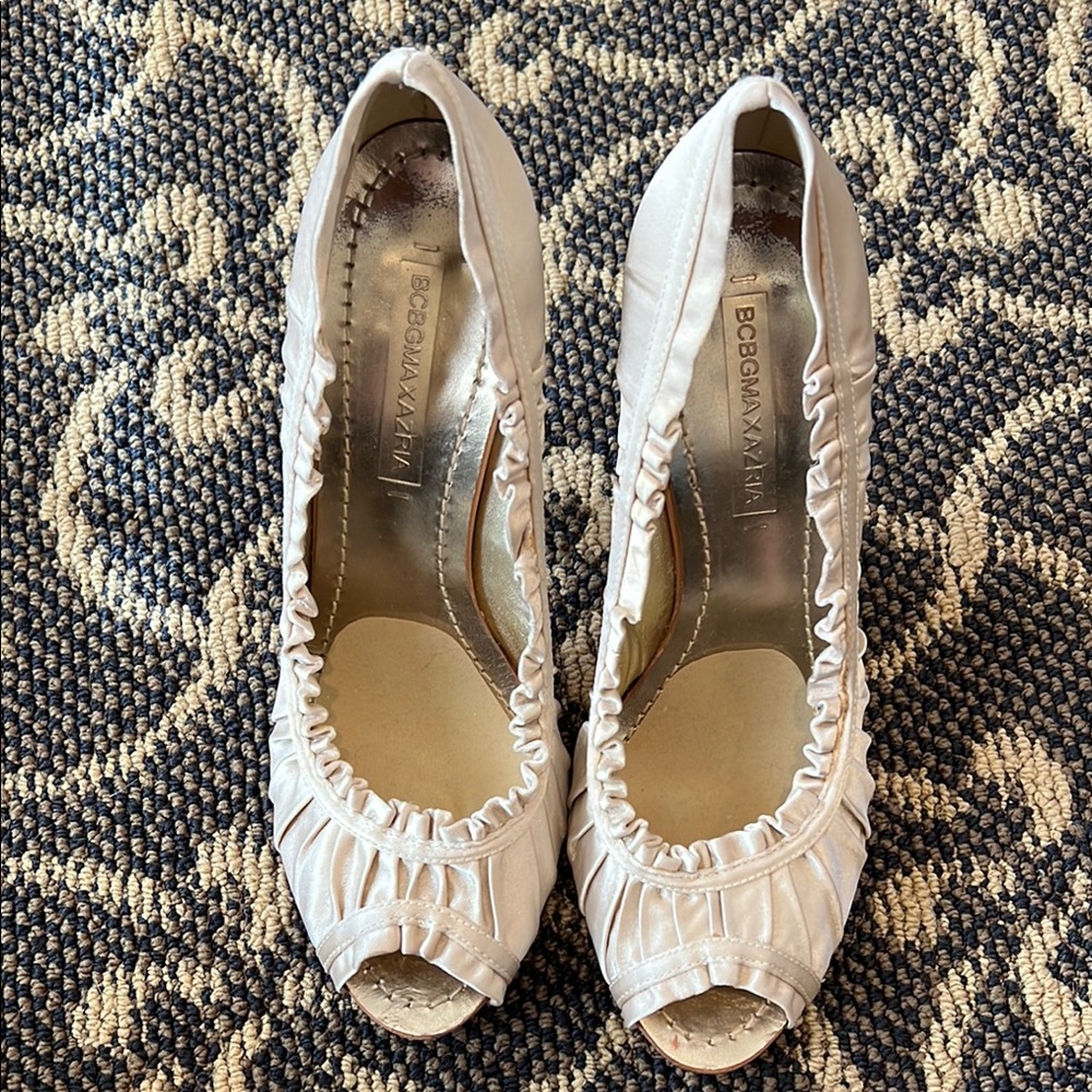 BCBGMAXAZRIA Women's White Peep Toe Shoes